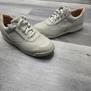 Rockport M7100 Prowalker walking sneakers with a leather upper
